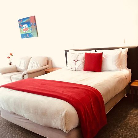 Cascades Lakefront Motel เทาโป ภายนอก รูปภาพ A bedroom at the hotel