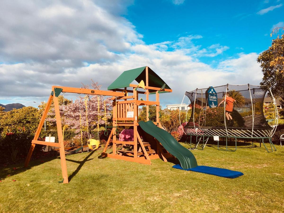 Cascades Lakefront Motel เทาโป ภายนอก รูปภาพ A backyard playground
