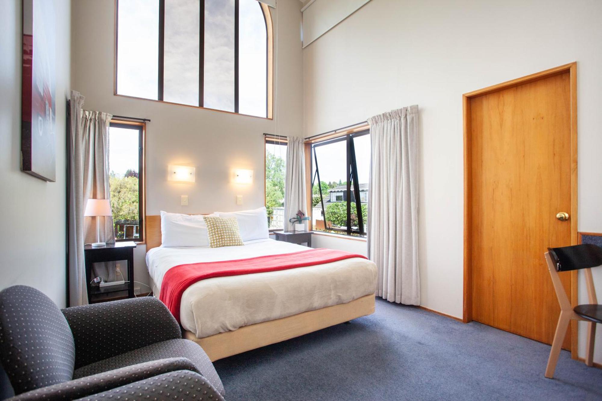 Cascades Lakefront Motel เทาโป ห้อง รูปภาพ A room at the hotel