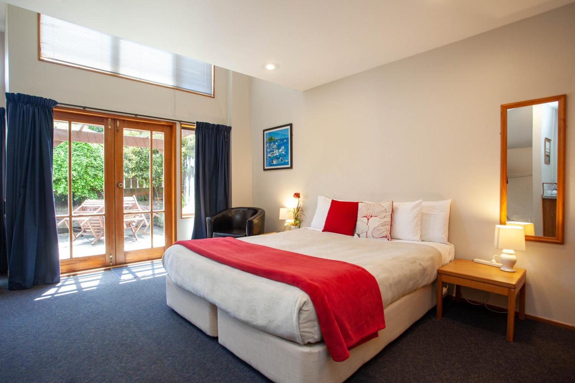 Cascades Lakefront Motel เทาโป ห้อง รูปภาพ A typical motel room