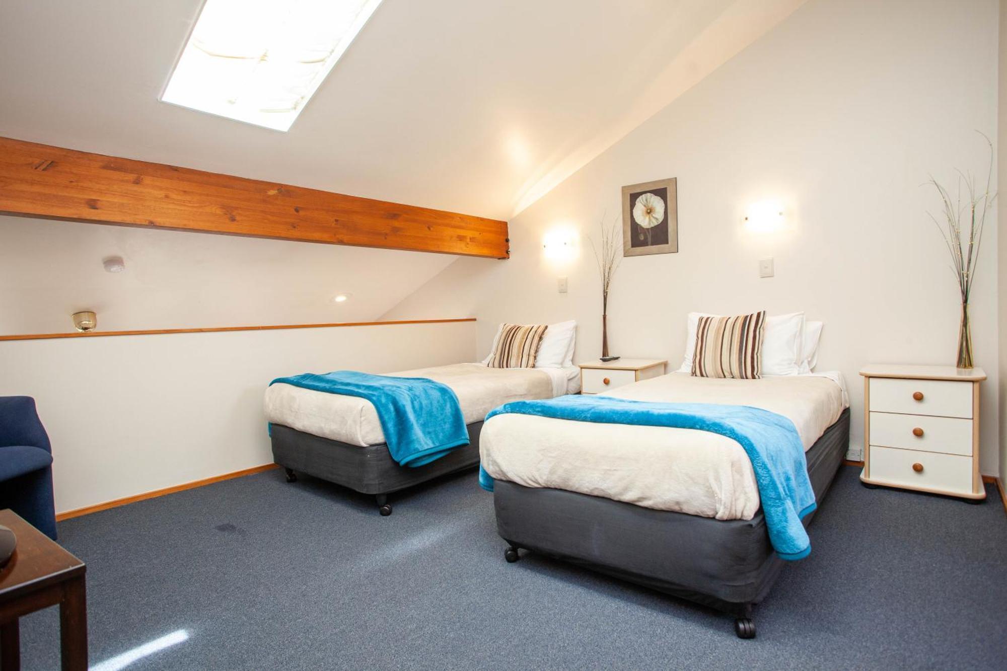 Cascades Lakefront Motel เทาโป ห้อง รูปภาพ A room at the hotel