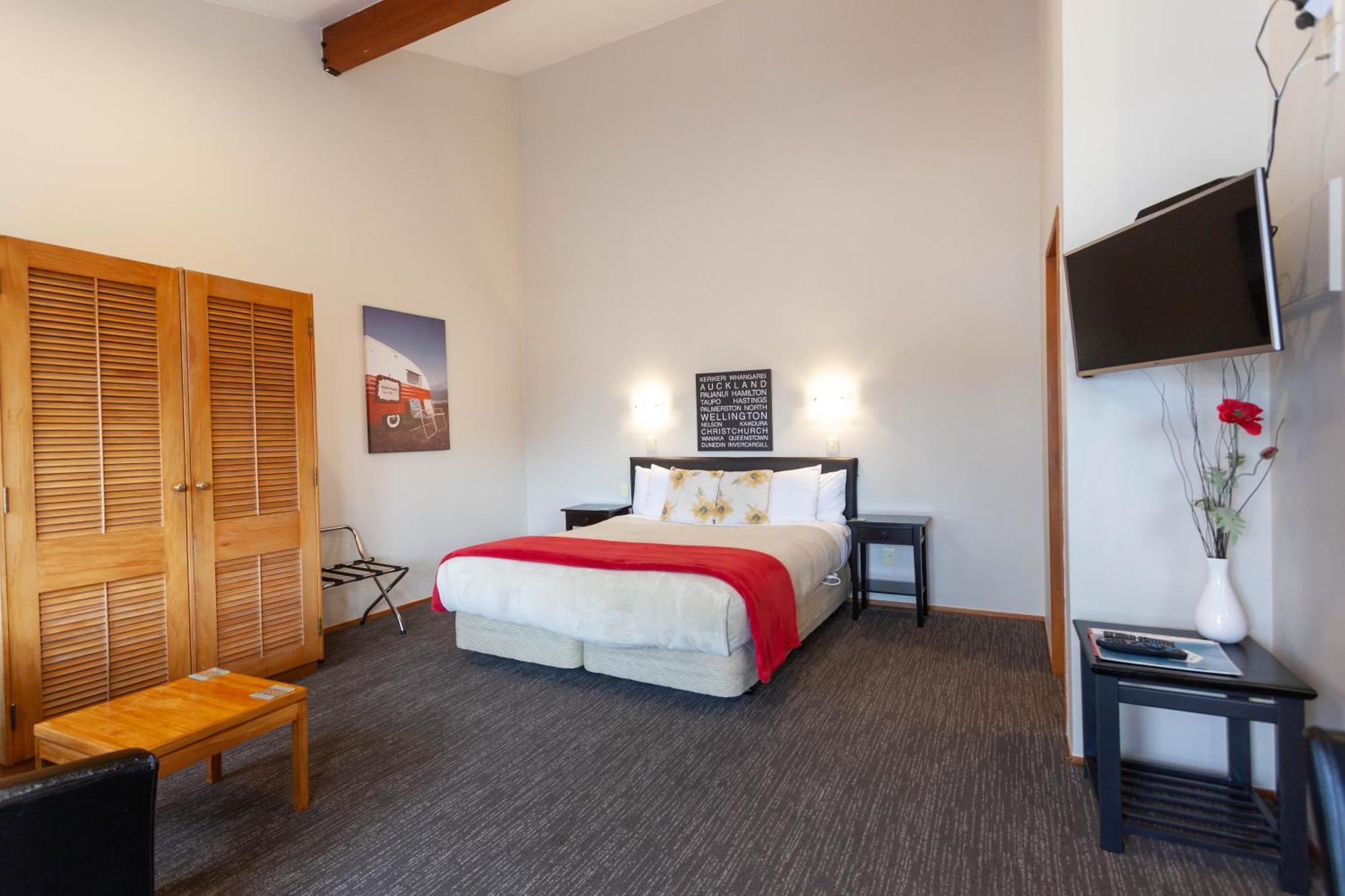 Cascades Lakefront Motel เทาโป ห้อง รูปภาพ A room at the hotel