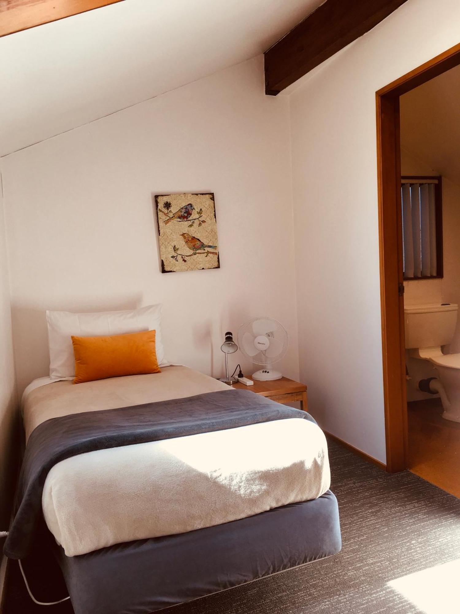 Cascades Lakefront Motel เทาโป ภายนอก รูปภาพ A single room at the hotel