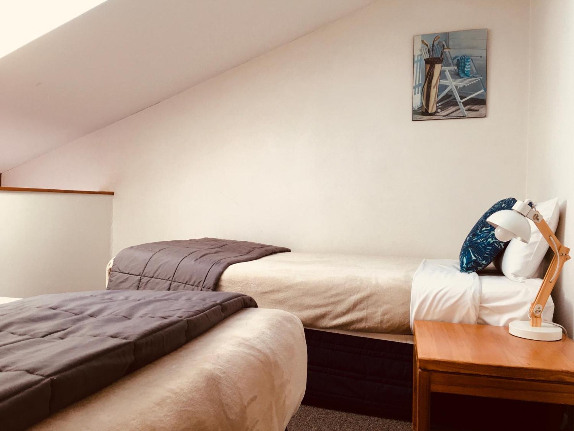 Cascades Lakefront Motel เทาโป ภายนอก รูปภาพ A bedroom at the hotel