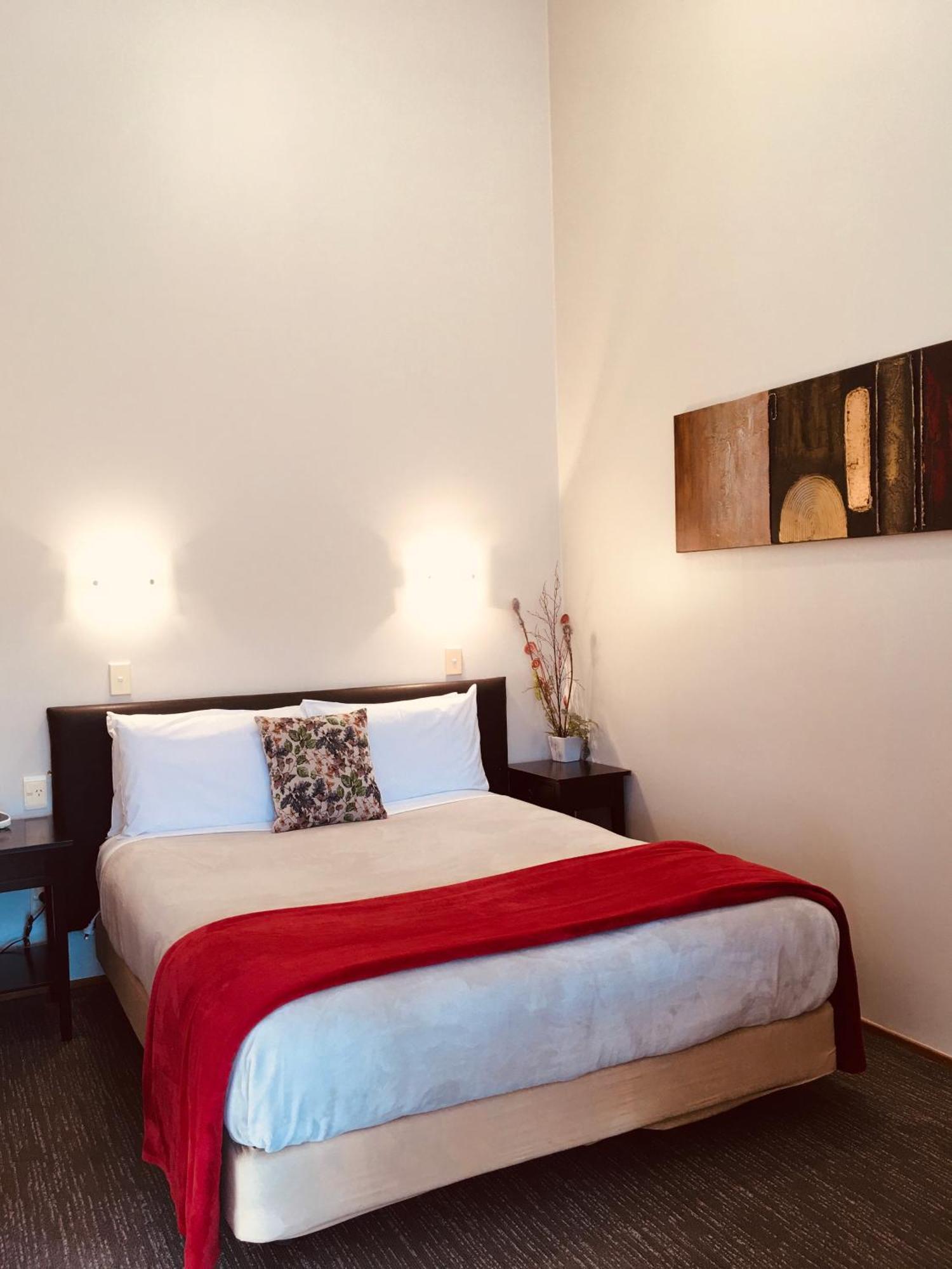 Cascades Lakefront Motel เทาโป ภายนอก รูปภาพ A bedroom at the hotel