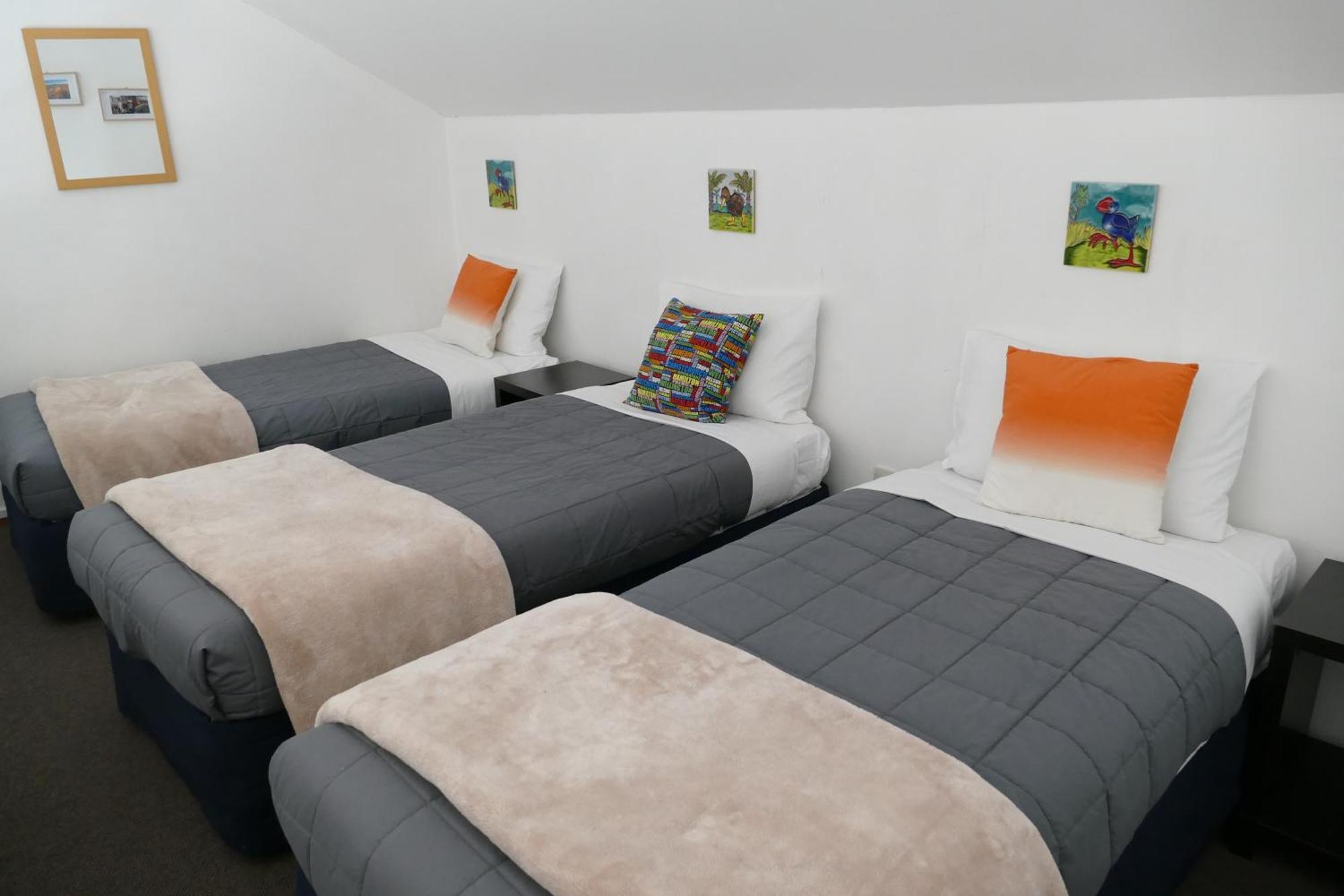 Cascades Lakefront Motel เทาโป ภายนอก รูปภาพ A room at the hotel
