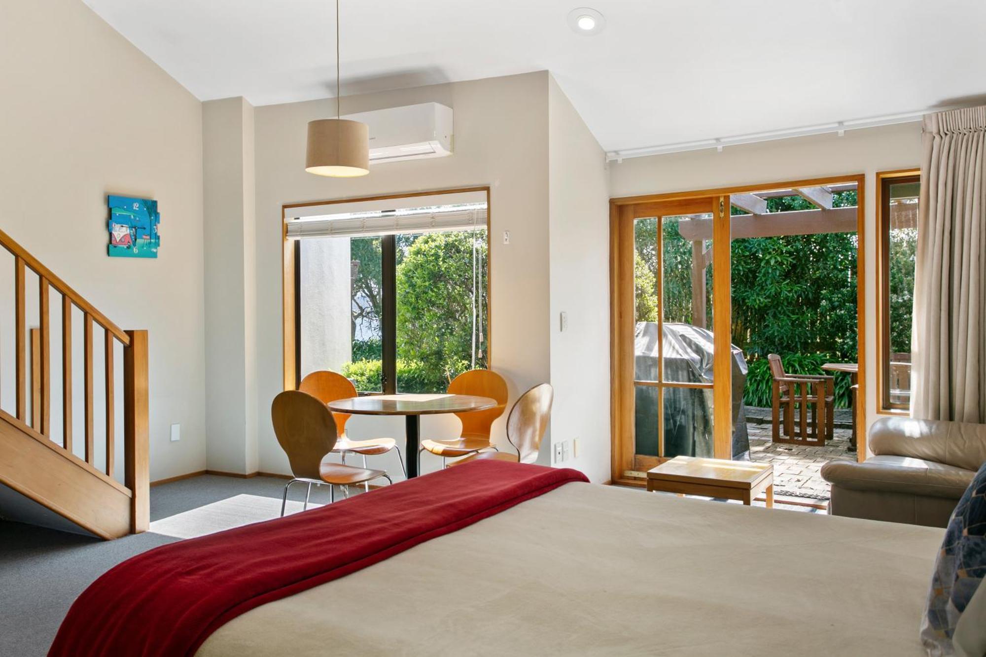 Cascades Lakefront Motel เทาโป ภายนอก รูปภาพ A typical studio apartment