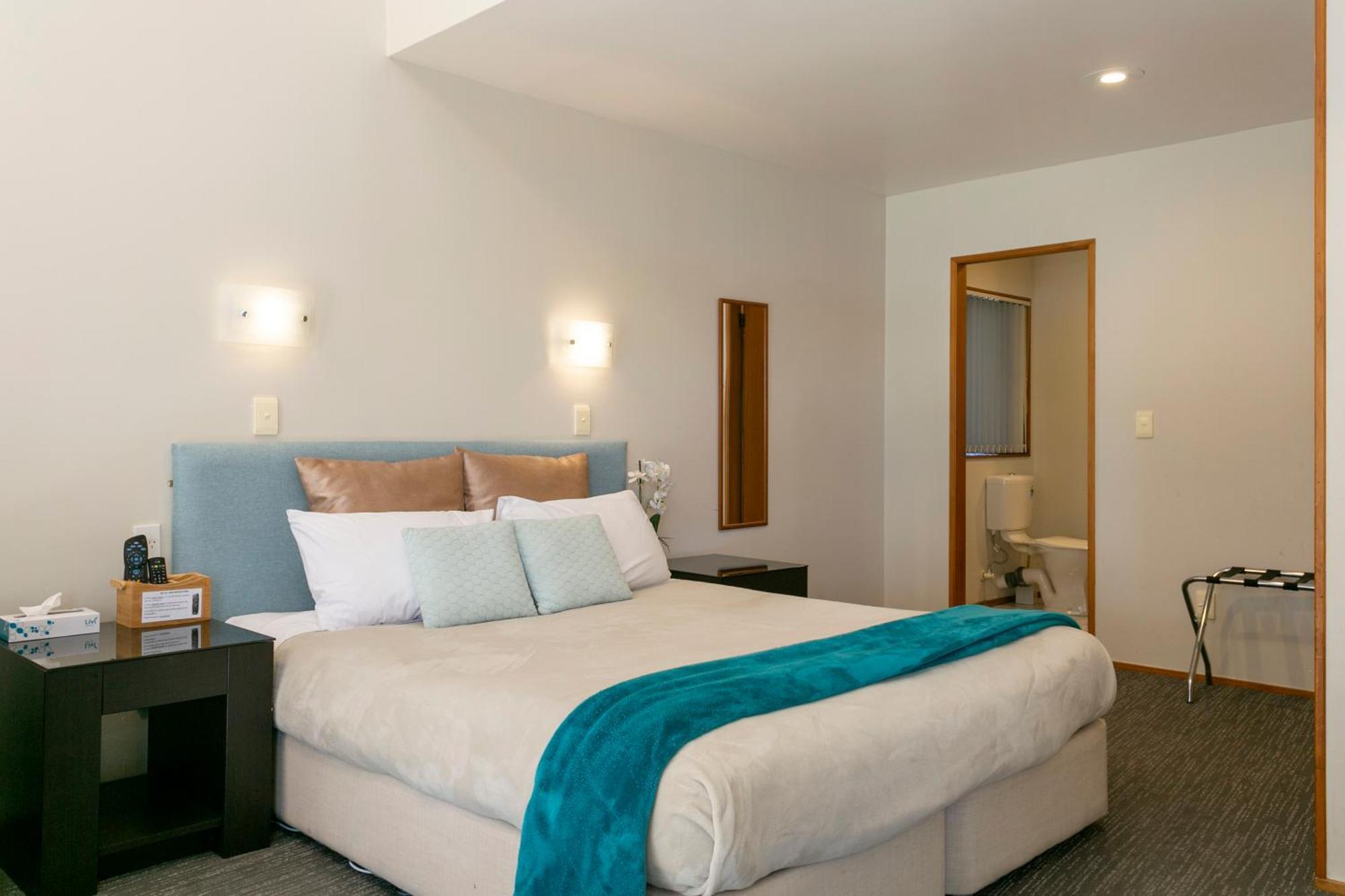 Cascades Lakefront Motel เทาโป ภายนอก รูปภาพ A typical motel room