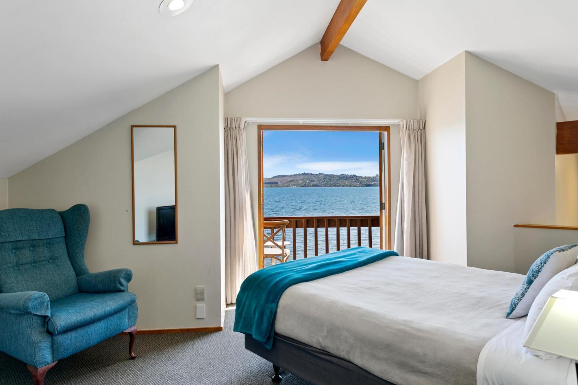 Cascades Lakefront Motel เทาโป ภายนอก รูปภาพ A bedroom at the hotel