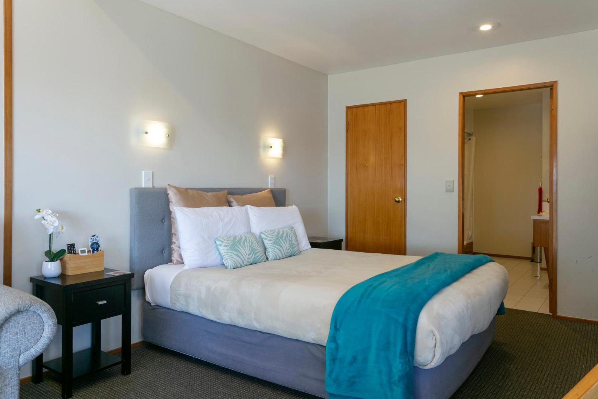 Cascades Lakefront Motel เทาโป ภายนอก รูปภาพ A bedroom at the hotel