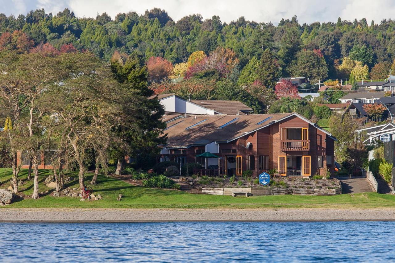Cascades Lakefront Motel เทาโป ภายนอก รูปภาพ Residential neighborhood on the shore of Lake Stevens